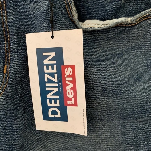 Levi’s high rise distressed stretchy jean shorts - Picture 5 of 8